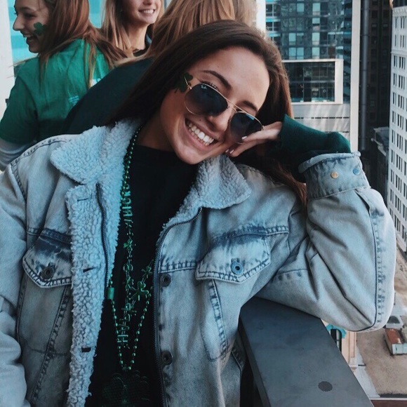 Meet your Posher, Alyssa - Picture 1 of 1